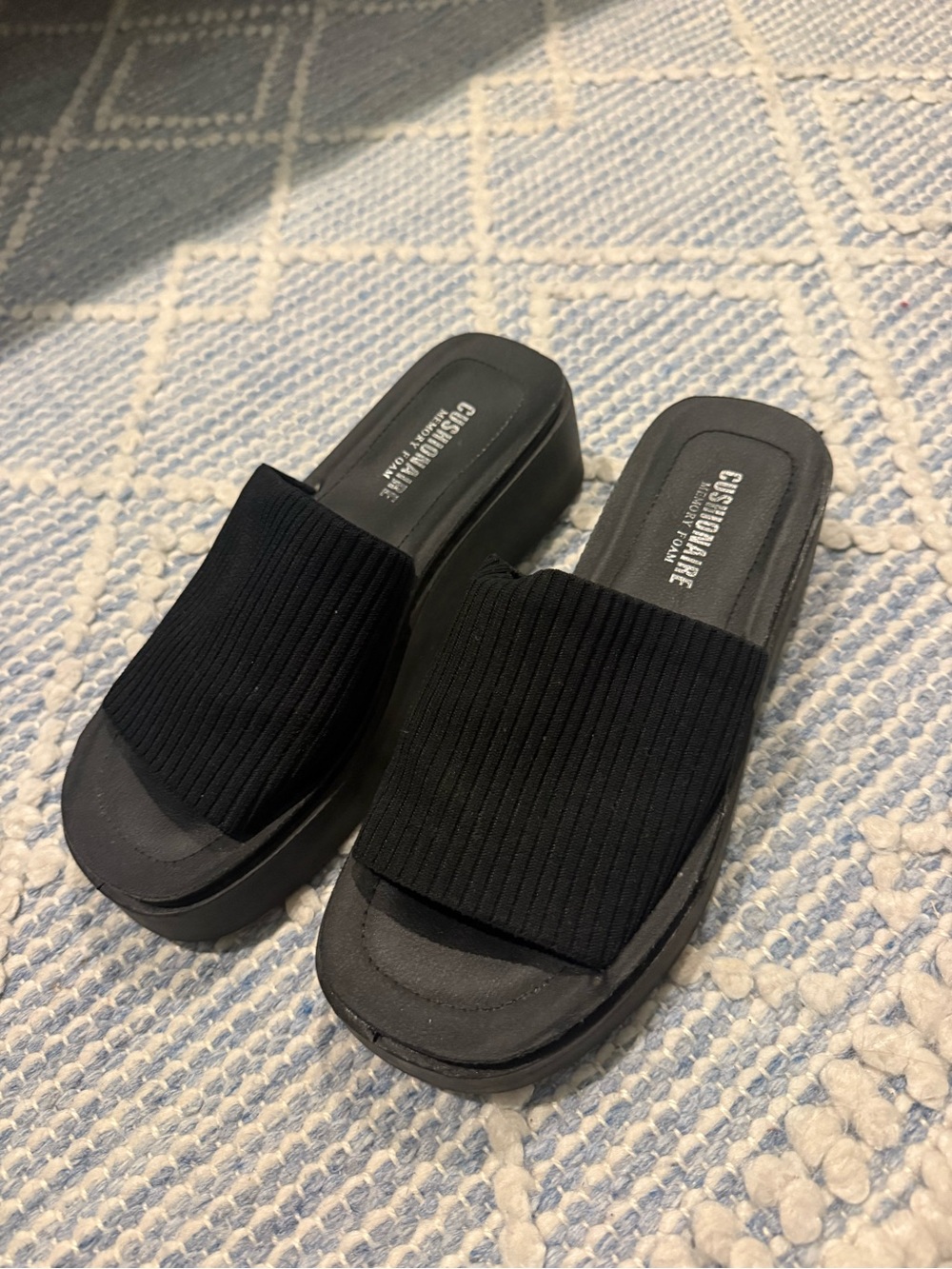 Cushionaire Black Ribbed Slide Sandals
